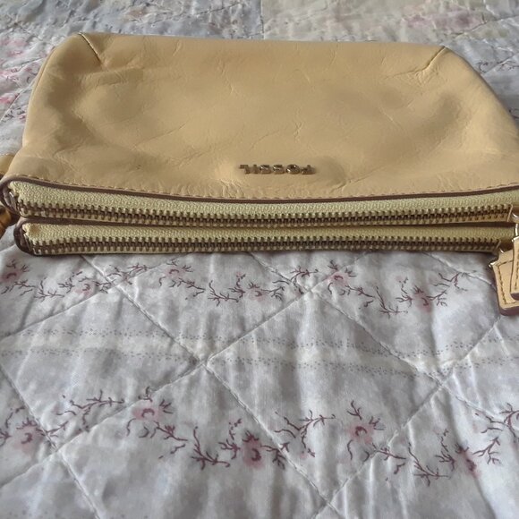 Fossil Buttery Yellow Leather Crossbody Bag - Picture 10 of 15
